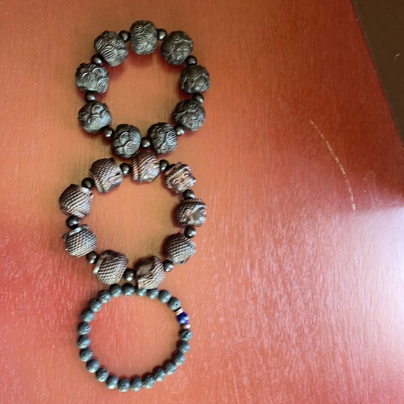 Carved wood peaceful Buddha face Bracelet - Picture 5 of 6